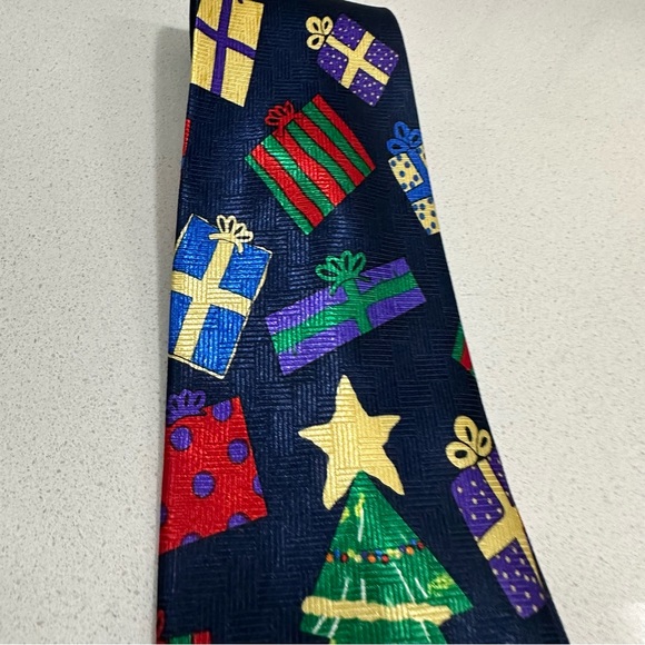 Novelty Christmas tie in guc - Picture 4 of 7